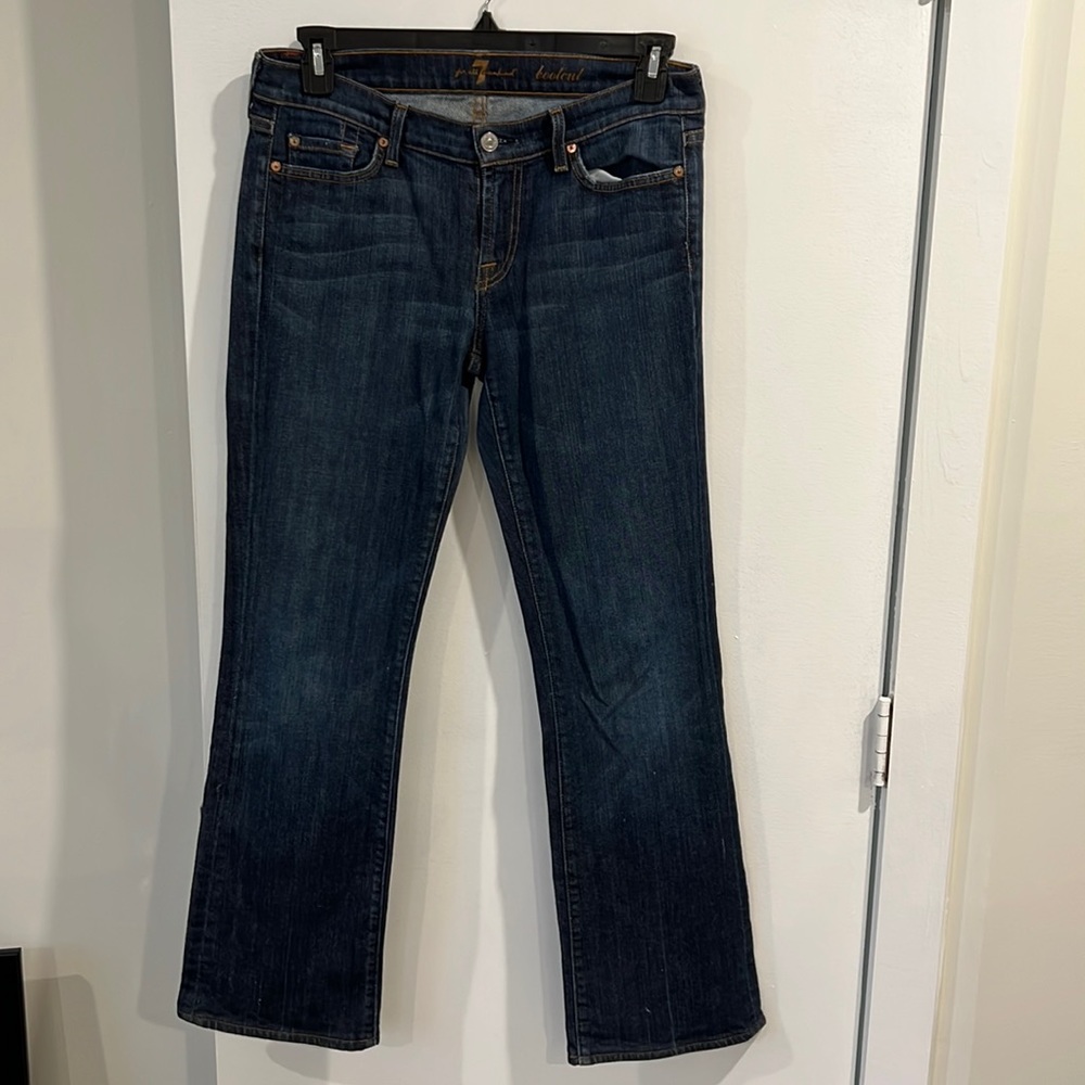 Excellent condition gently worn 7 For All Mankind women’s jeans. Boot cut